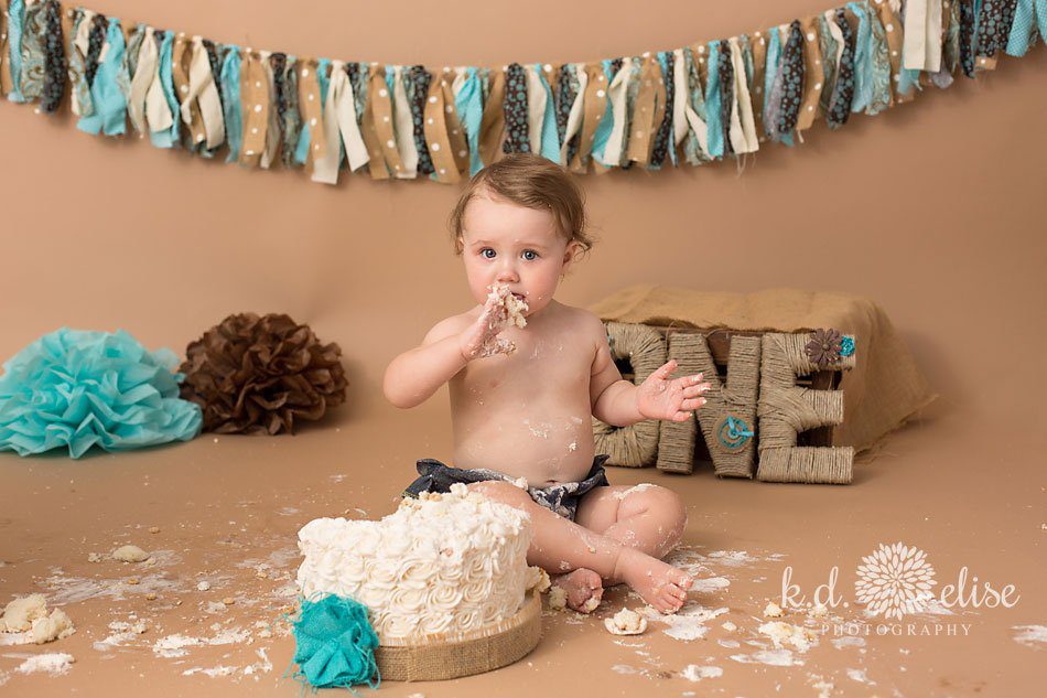 Cake smash session by Pueblo photographer K.D. Elise Photography. 