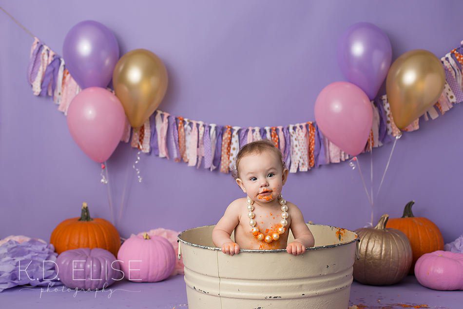 Cake smash bathtime photos by K.D. Elise Photography.