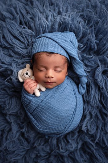 Book a newborn session button.